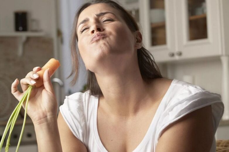 Masticar a comida a fondo reduce o número de calorías consumidas